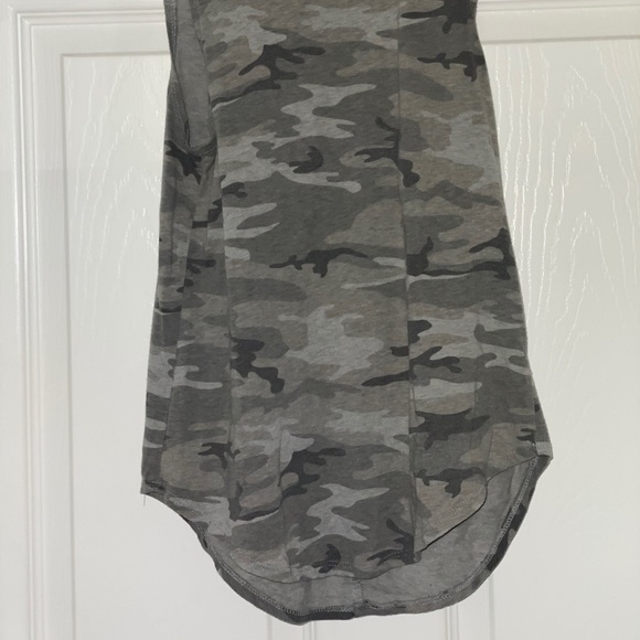 Tank top - Picture 2 of 4